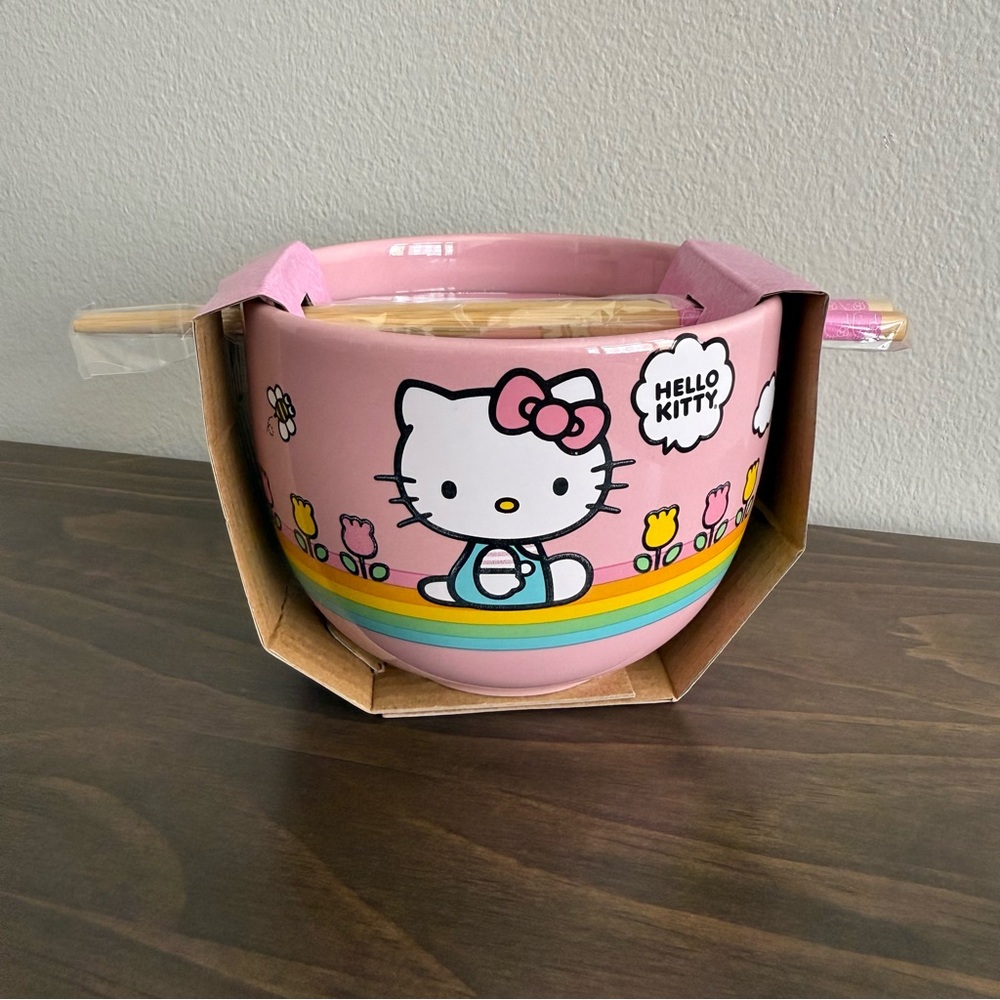 NWT Hello Kitty Pink Ceramic Bowl w Chopsticks